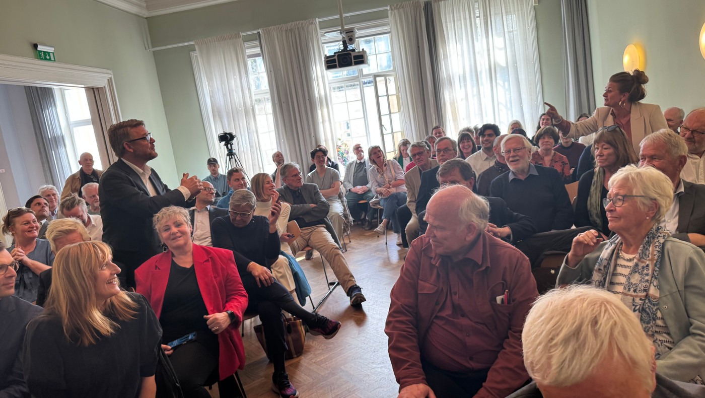 P4s ansvarlige redaktør Kenneth Andresen og NRKs radiosjef Cathinka Rodan stiller spørsmål fra salen – og til hverandre. 