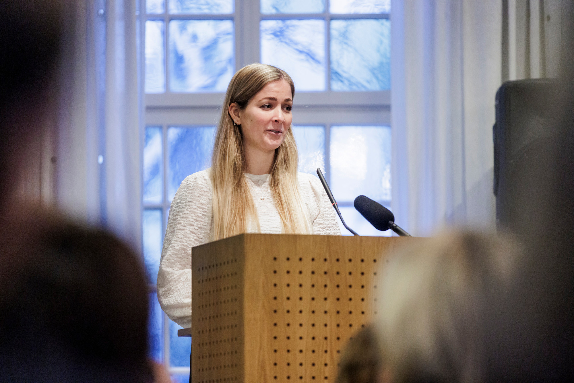 Lisanne Dijkstra taler. 