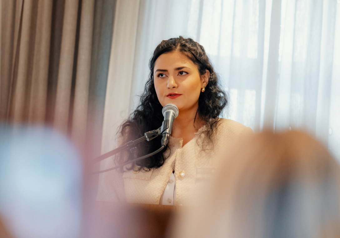 Sarah Gaulin holder tale ved Fritt Ords honnør, 18. februar 2025 Foto: Ilja C. Hendel for Fritt Ord