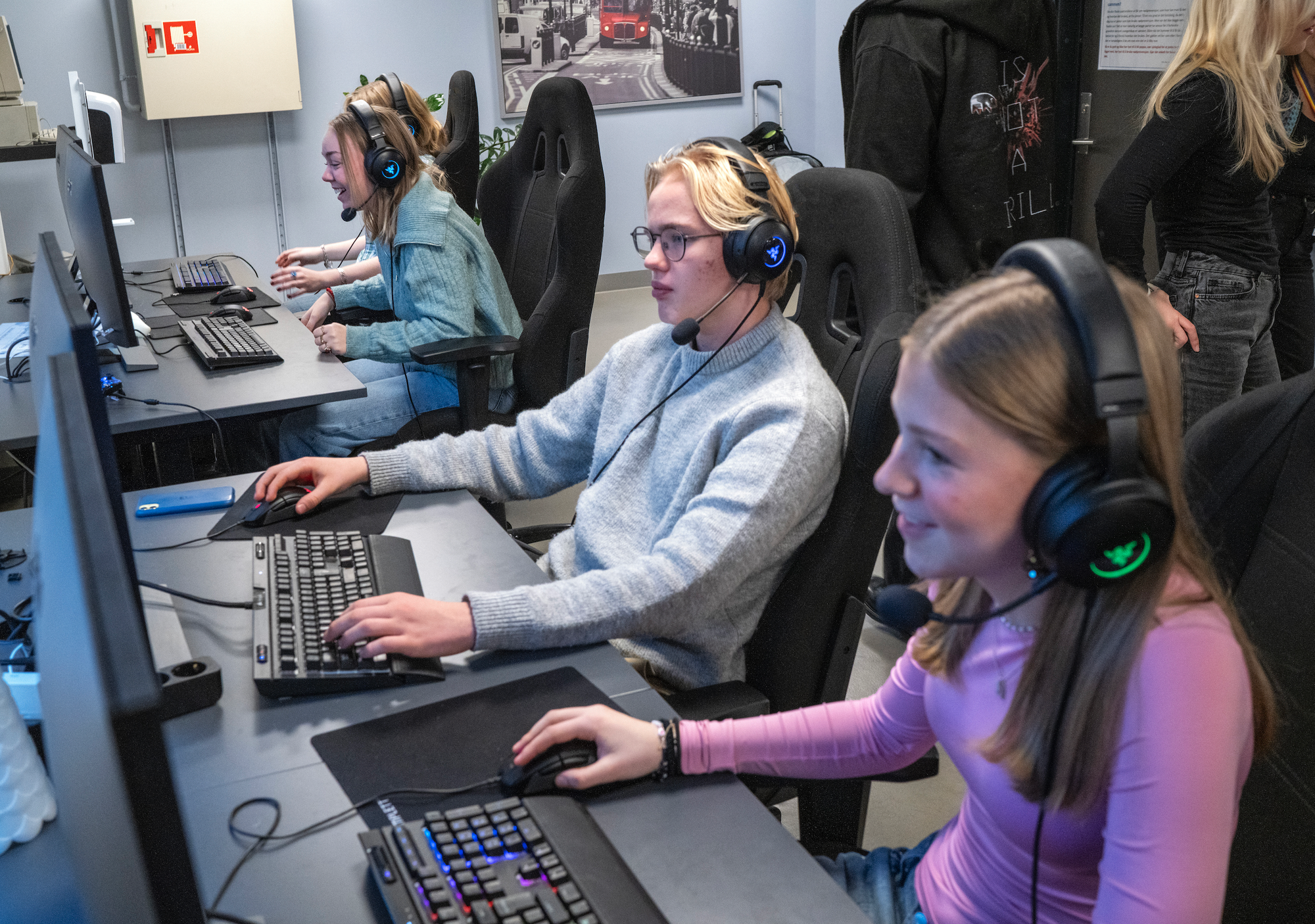 Skolelever spiller dataspill