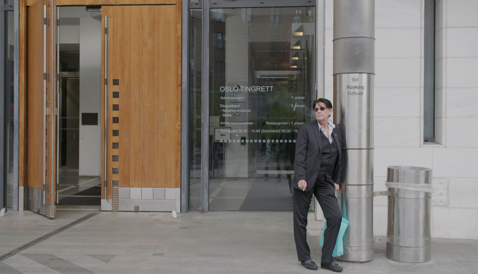 Marianne Evensen ble anmeldt av NAV for grov trygdesvindel i 2017,  grunnet regelmessige besøk hos kona i Danmark. 