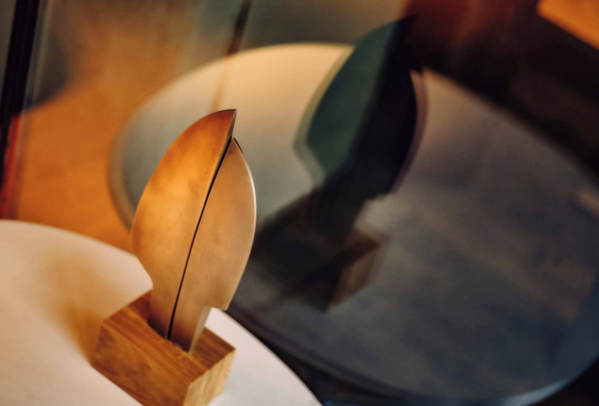 Statuen som er Fritt Ords Pris. 