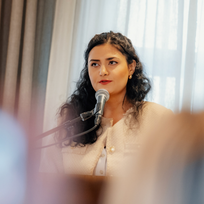 Sarah Gaulin holder tale ved Fritt Ords honnør, 18. februar 2025 Foto: Ilja C. Hendel for Fritt Ord